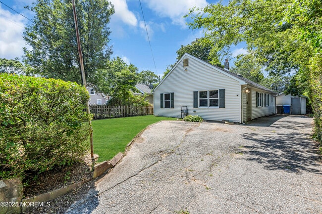 Building Photo - 75 River Dr