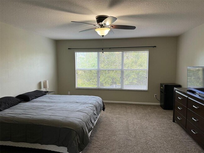 Building Photo - 14024 Wake Robin Dr