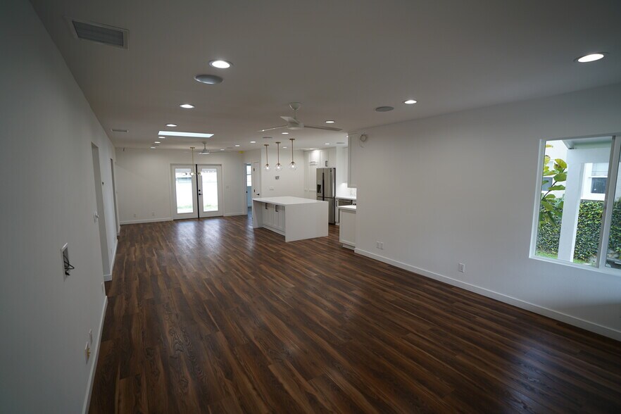 Building Photo - 4466 Sherman Oaks Cir