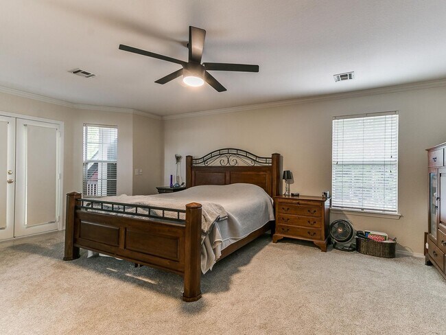 Building Photo - This stunning 4-bedroom, 3.5-bathroom home...
