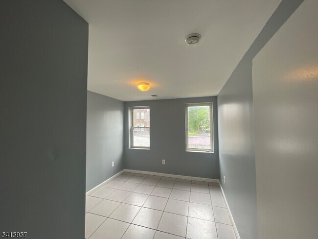 Building Photo - 87 1st St