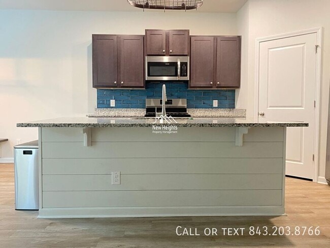 Building Photo - 2641 Alamanda Dr