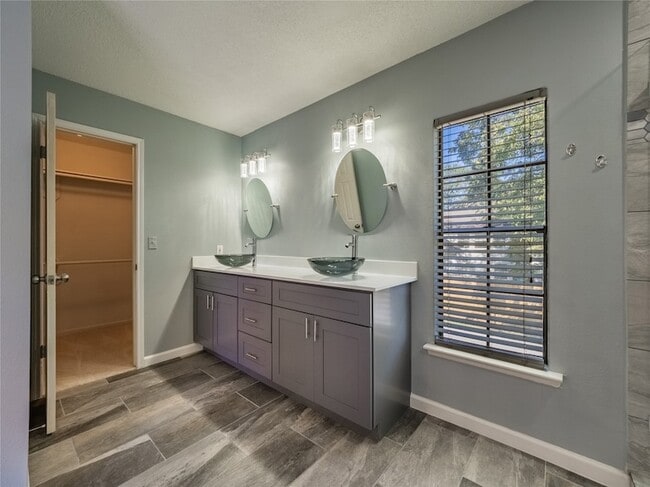 Building Photo - 2722 Carmel Woods Dr