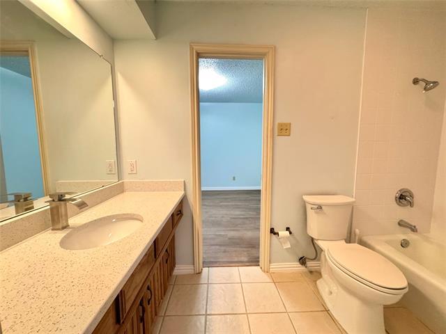 Building Photo - 1925 Glen Hill Dr