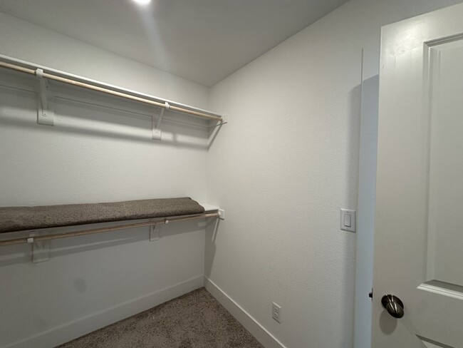 Building Photo - 8044 Texas Hls St