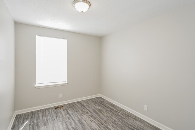 Building Photo - 379 Donna Dr