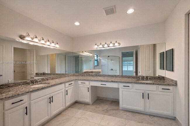 Building Photo - 10922 SW Meandering Mile Rd