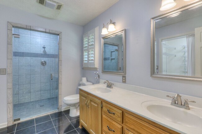 Building Photo - 2303 Friendship Dr