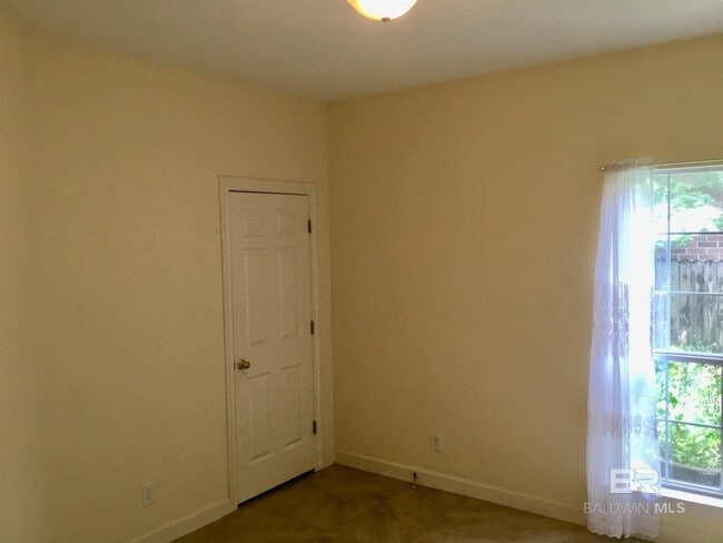 Building Photo - 112 Kensington Ct