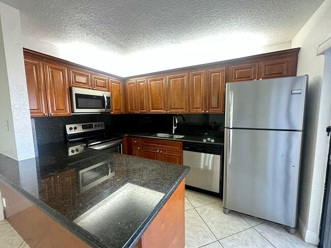 Building Photo - 208 Lake Arbor Dr