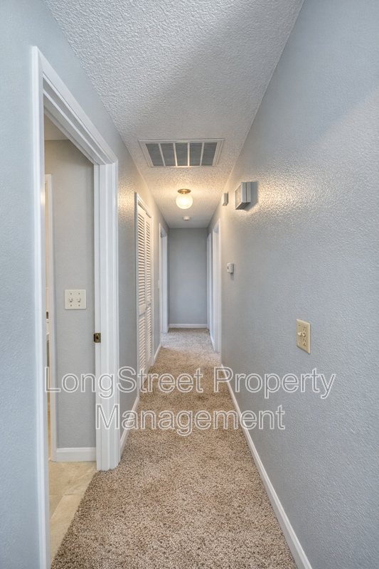 Building Photo - 2917 Takena St SW