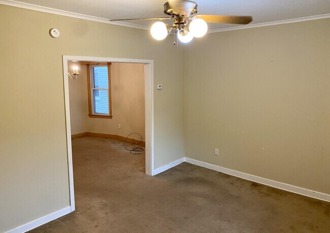 Building Photo - 611 Crown Ave