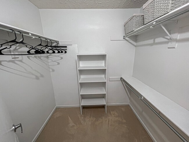 Building Photo - Fully Furnished And Stylish 1 Bedroom 1 Ba...