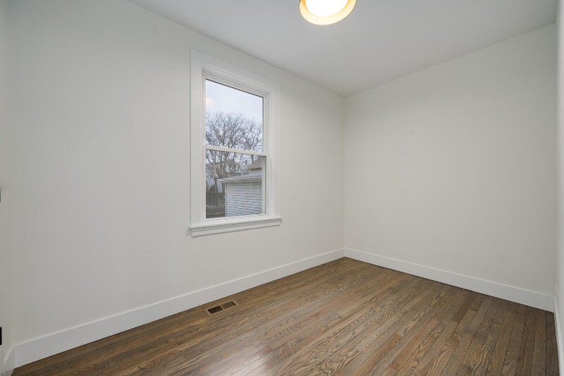 Building Photo - 2137 N Maplewood Ave