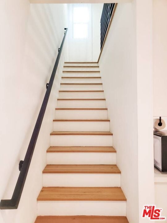 Building Photo - 11221 Hannum Ave