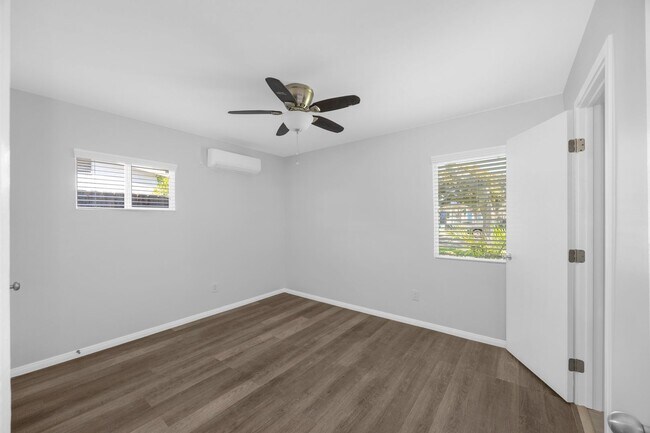 Building Photo - 1603 Vuelta Grande Ave