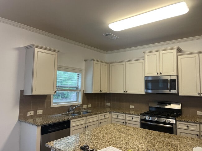 Building Photo - 765 Westmoreland Ln NE