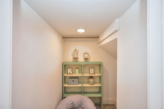 Building Photo - 17026 Canosa Dr