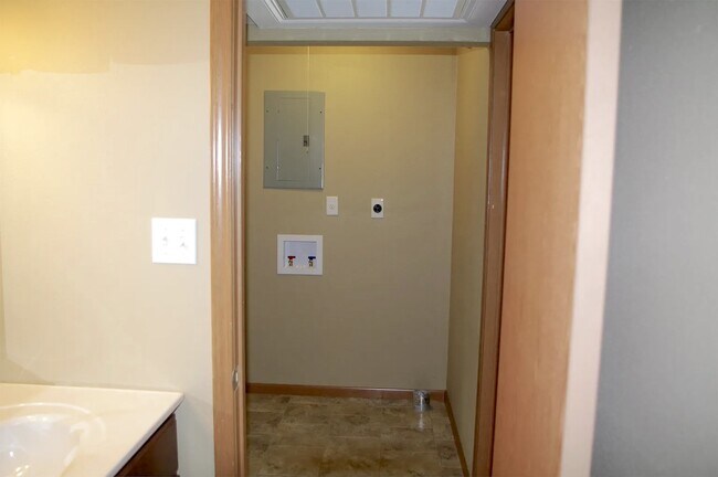 Building Photo - 305 Baltes Dr