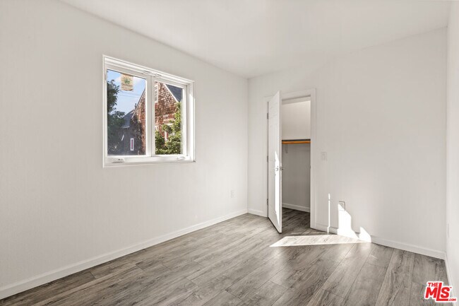 Building Photo - 929 W 23rd St