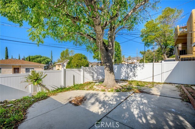 Building Photo - 10230 Silverton Ave