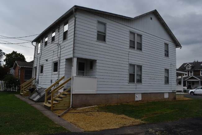 Building Photo - 617 Hepburn St