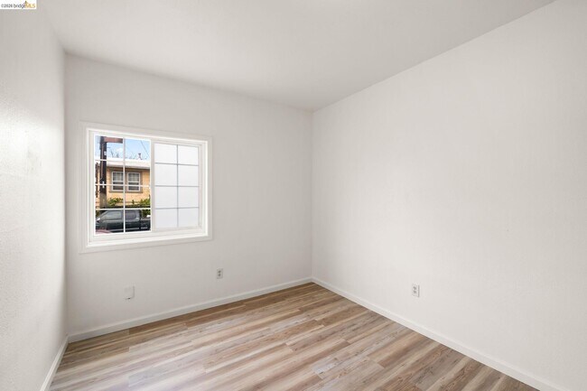 Building Photo - 400 Bissell Ave