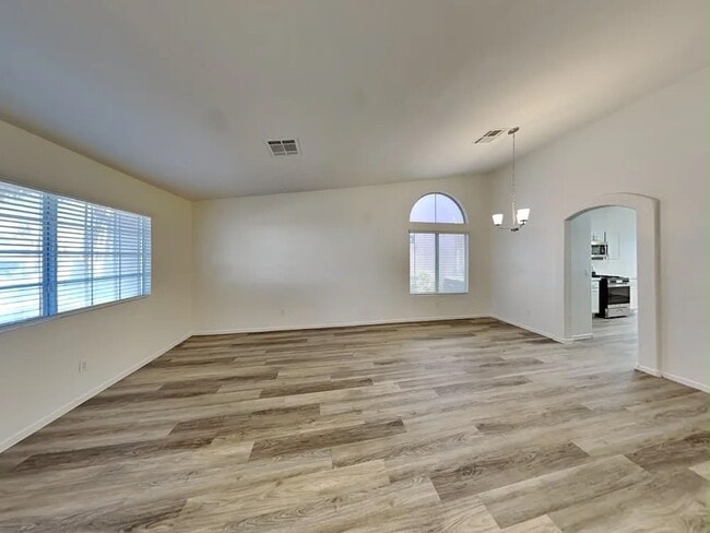 Building Photo - 6281 Hill Haven Ave