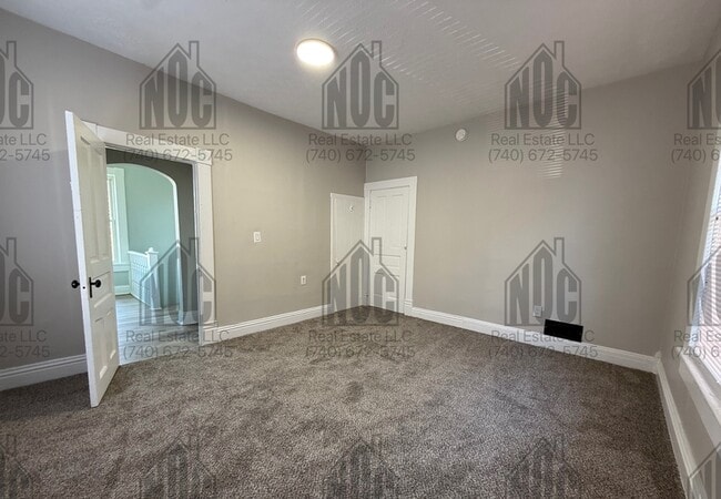 Building Photo - 726 E Main St