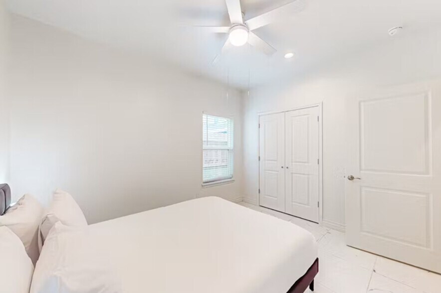 Building Photo - 702 5th St