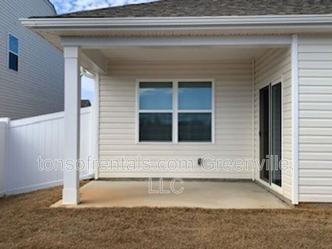 Building Photo - 938 Pineland Dr