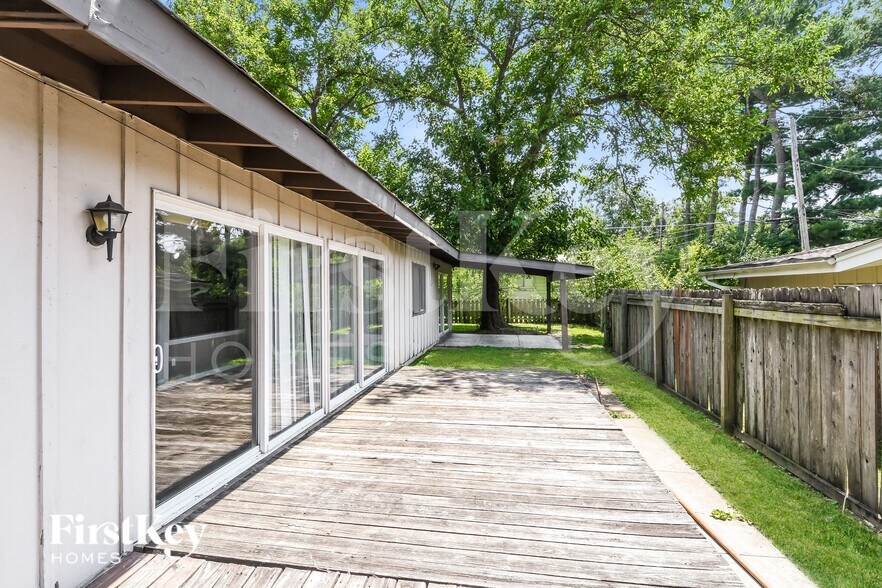 Building Photo - 2240 Cherry Ln