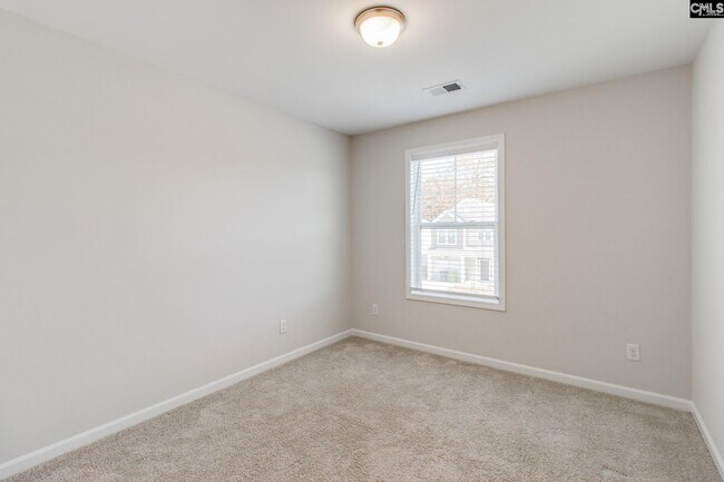 Building Photo - 246 Honey Hill Way