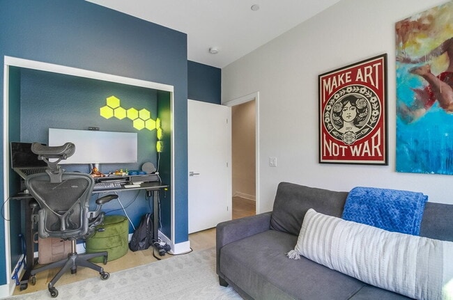 Building Photo - Welcome to your modern La Mesa townhome with solar!