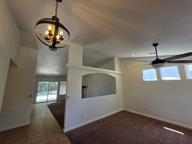 Building Photo - 4 bedroom 2 bathroom in NW Visalia!