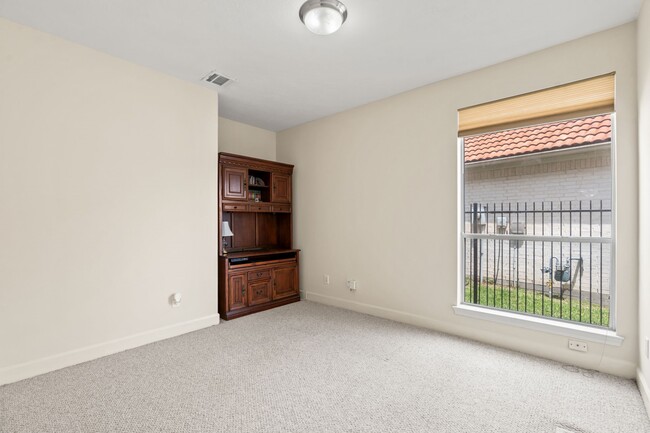 Building Photo - 3010 Blue Lagoon Ct