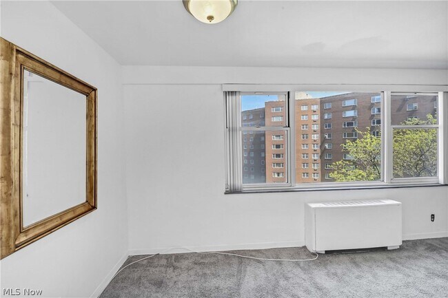 Building Photo - 11850 Edgewater Dr