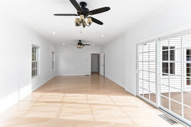 Building Photo - 5 Neff Dr