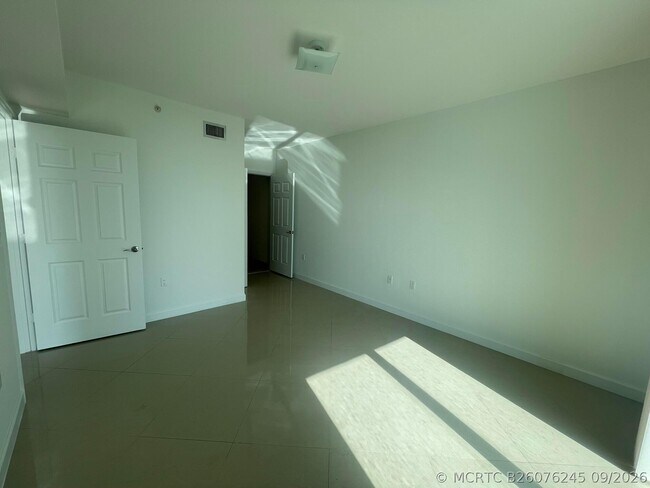 Building Photo - 1755 E Hallandale Beach Blvd