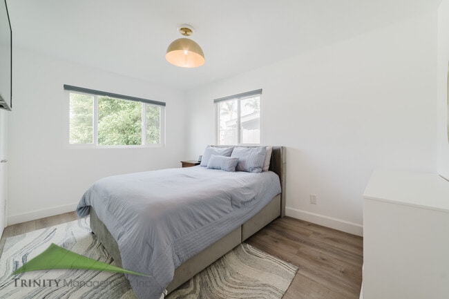 Building Photo - 341 N Sierra Ave