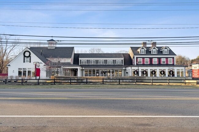 Building Photo - 2178 Post Rd
