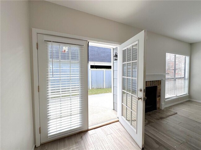 Building Photo - 5900 Grelot Rd