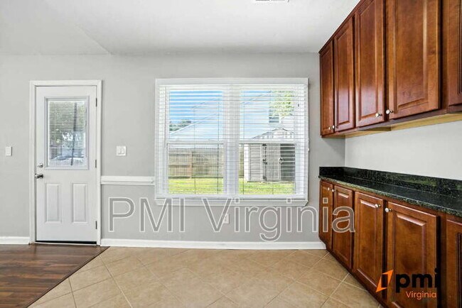 Building Photo - 4052 Peridot Dr