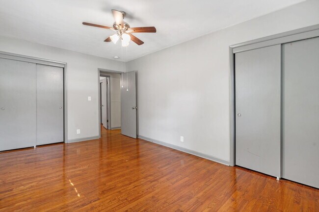 Building Photo - 938 E Lindberg St
