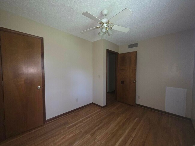 Building Photo - 1379 Parkside Dr