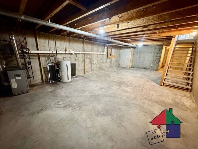 Building Photo - Beautiful Milton 2 Bedroom - Attached Garage!