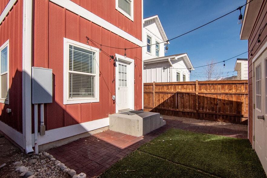 Building Photo - 120 Barnwood Cir