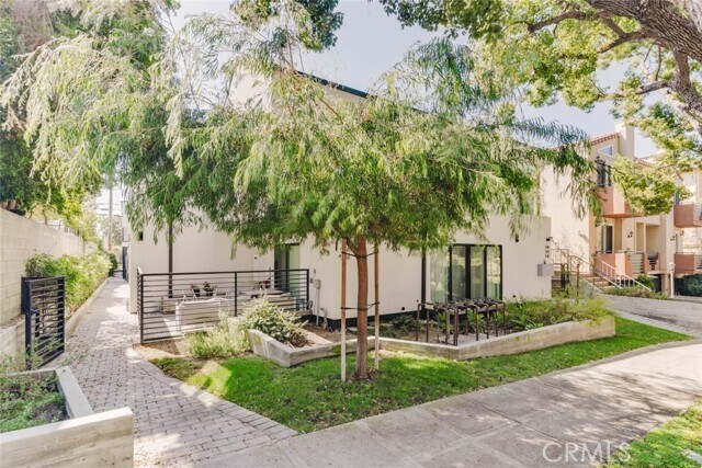 Building Photo - 536 E San Jose Ave