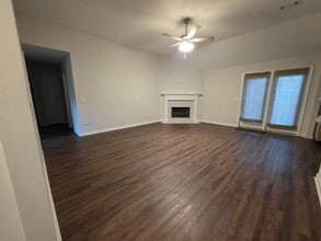 Building Photo - 745 Park Ln