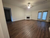 Building Photo - 745 Park Ln